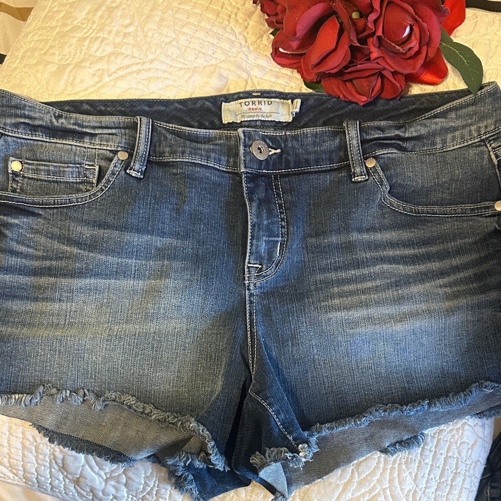 torrid Blue Distressed Denim Shorts with Frayed Hem Sz 18